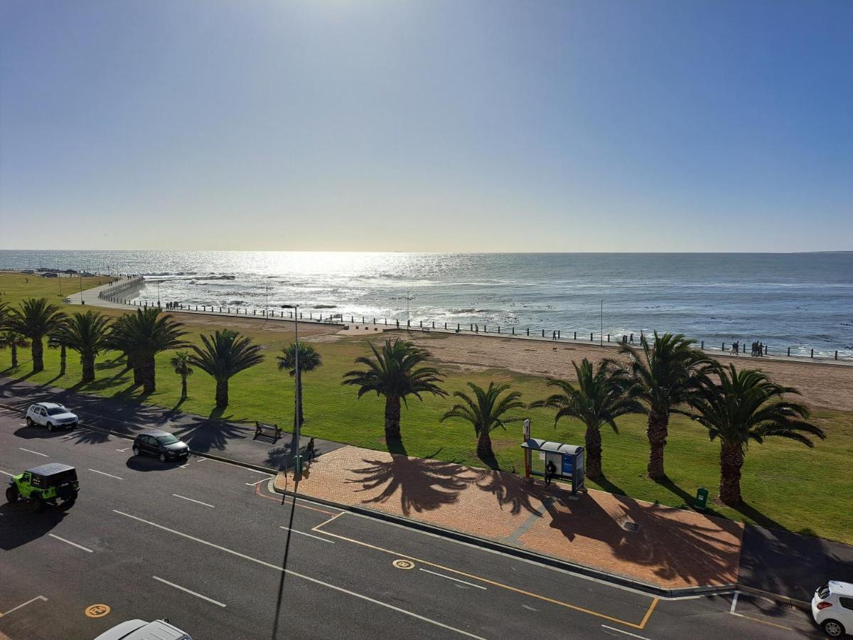 3 Bedroom Sea Facing Family Apartment Cape Town Moullie Point Bagian luar foto
