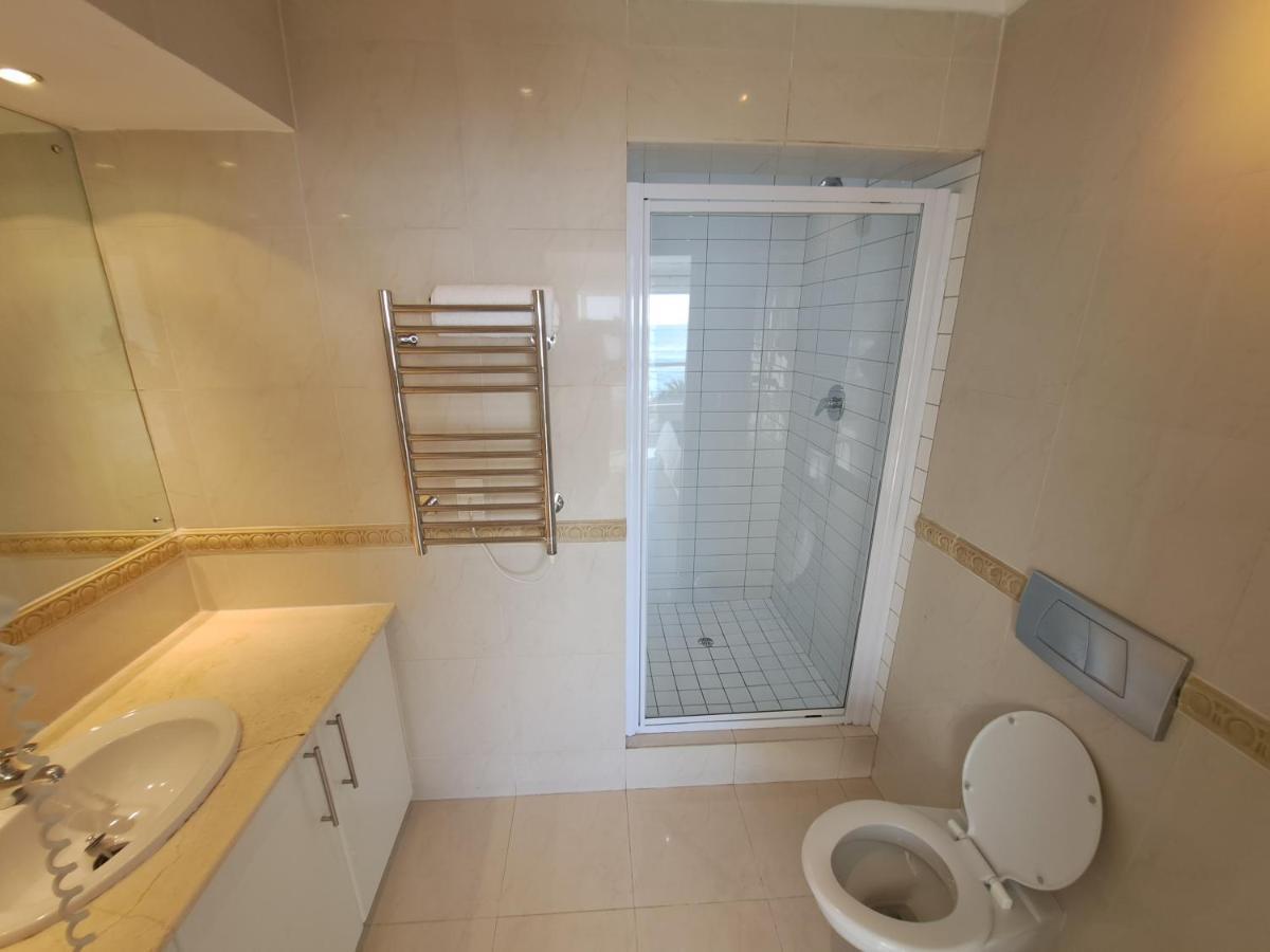 3 Bedroom Sea Facing Family Apartment Cape Town Moullie Point Bagian luar foto