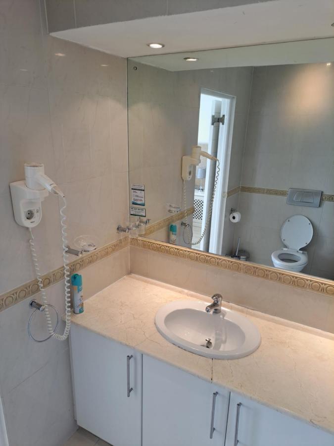3 Bedroom Sea Facing Family Apartment Cape Town Moullie Point Bagian luar foto