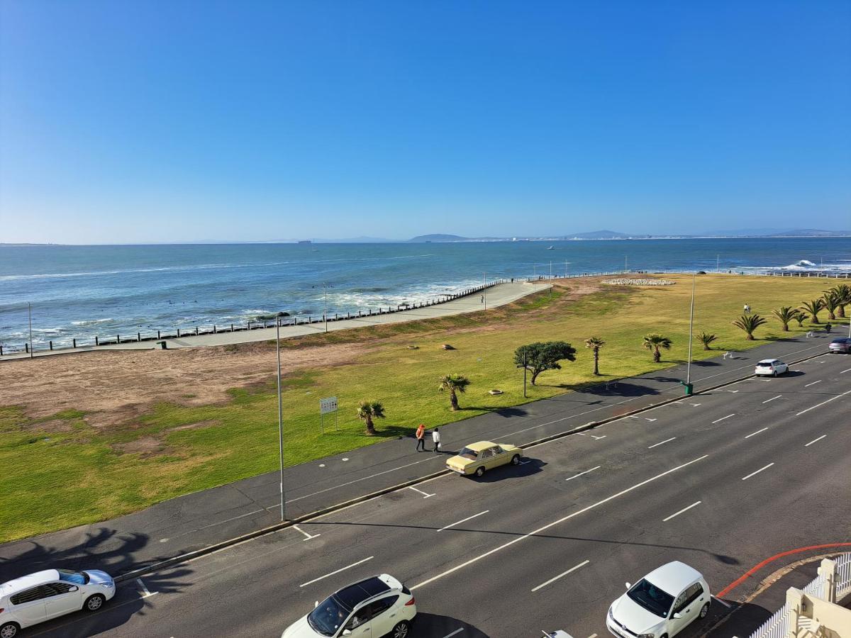 3 Bedroom Sea Facing Family Apartment Cape Town Moullie Point Bagian luar foto