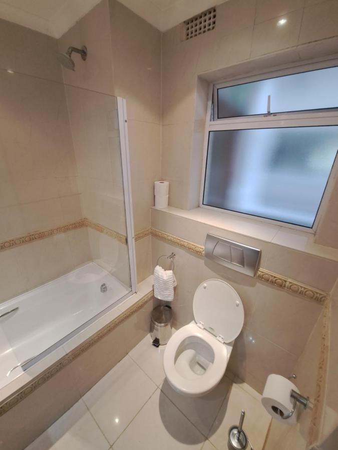 3 Bedroom Sea Facing Family Apartment Cape Town Moullie Point Bagian luar foto