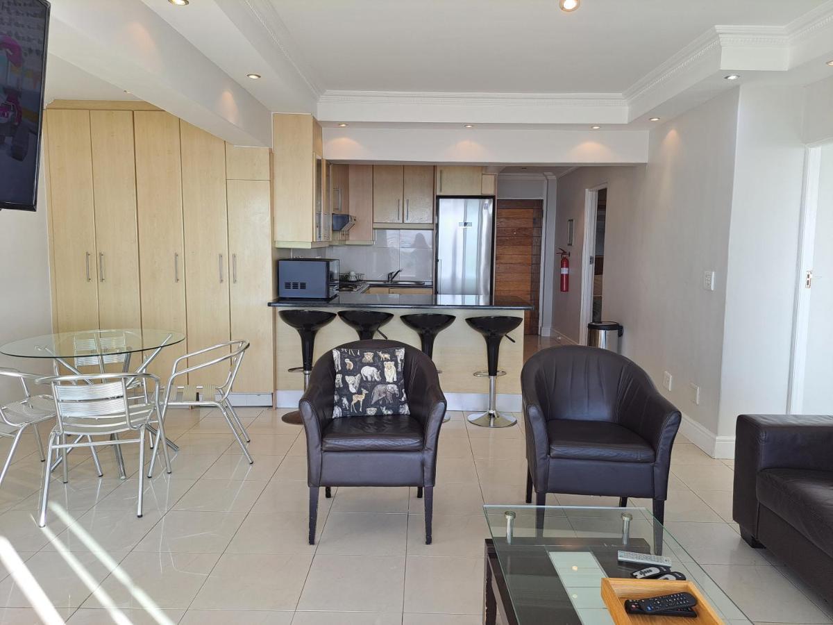 3 Bedroom Sea Facing Family Apartment Cape Town Moullie Point Bagian luar foto