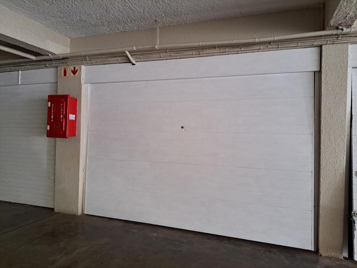 3 Bedroom Sea Facing Family Apartment Cape Town Moullie Point Bagian luar foto