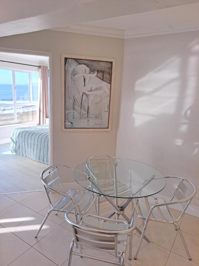 3 Bedroom Sea Facing Family Apartment Cape Town Moullie Point Bagian luar foto