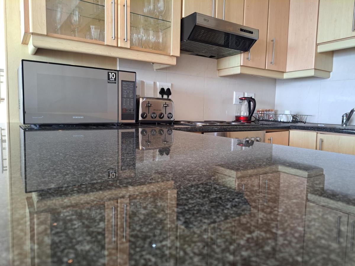 3 Bedroom Sea Facing Family Apartment Cape Town Moullie Point Bagian luar foto